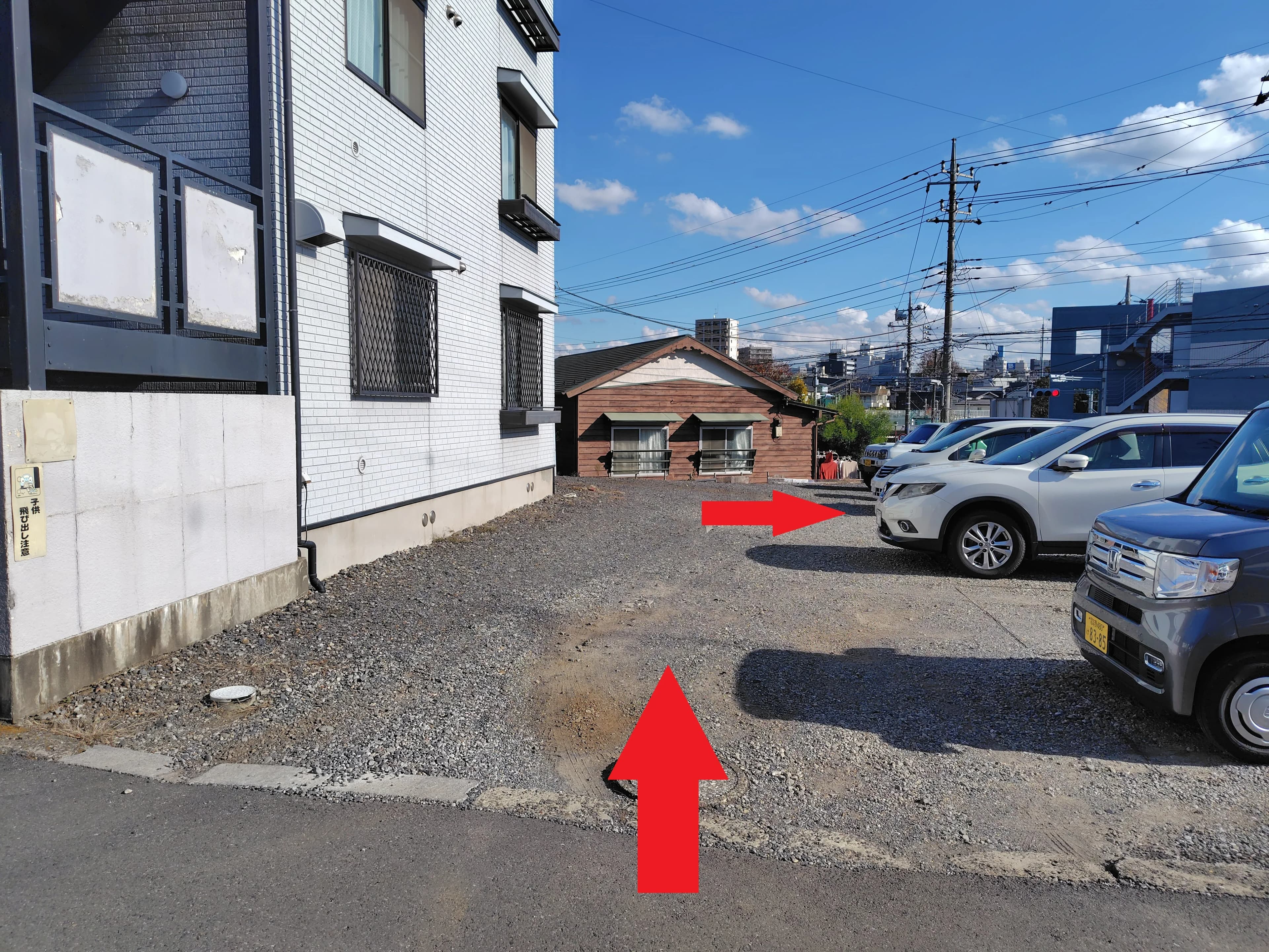 ③ 駐車場入り口